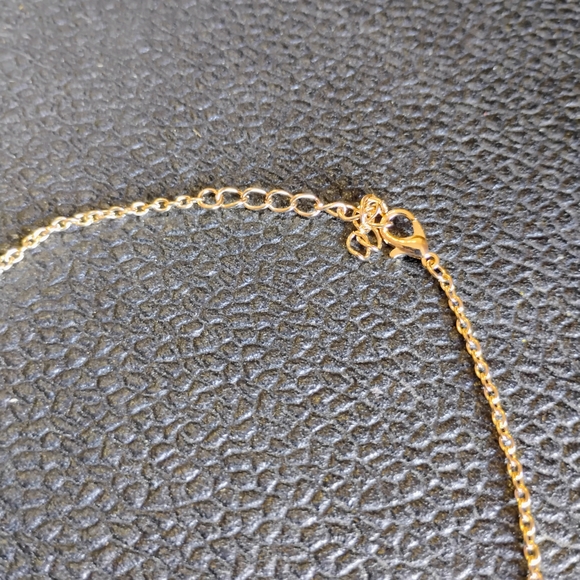 Gold Shell Pendant Necklace - Picture 3 of 4